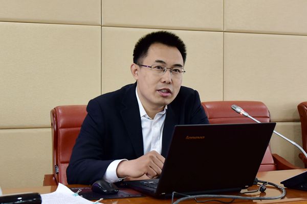 省政府采购专家肖忠峰作报告