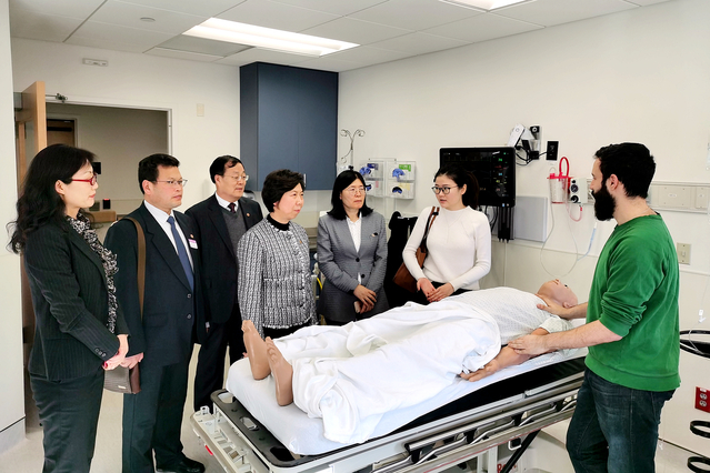 参观乔治华盛顿大学医学院