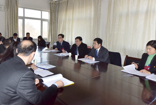 第三代表团讨论