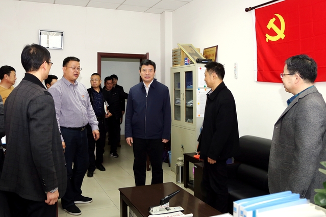 李明到后勤管理处现场调研