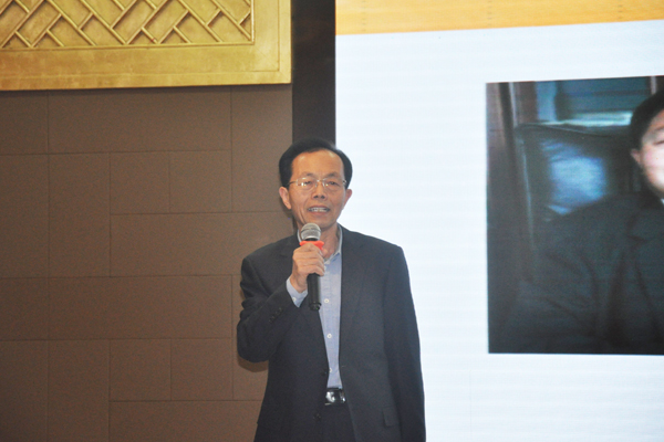 北京校友会会长段重高校友主持联谊会