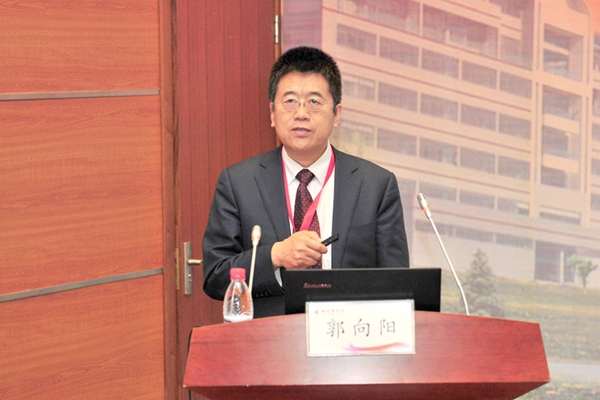 中华麻醉学会常委兼司库，中国医师协会麻醉医师分会副会长郭向阳教授作报告