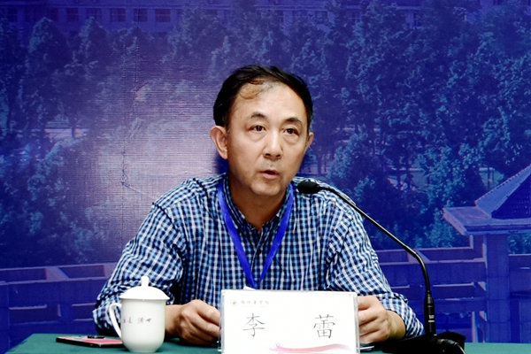 介绍委员会情况