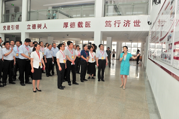 与会领导现场观摩beat365临床医学院党委党建工作