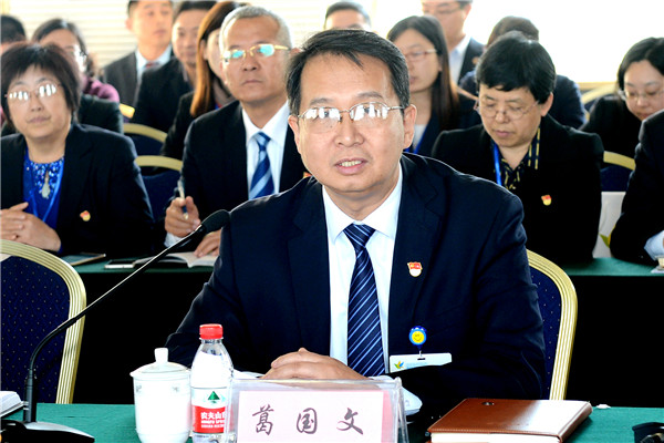 葛国文主持动员会并致欢迎辞