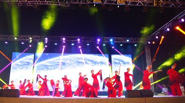 舞蹈《袖舞金秋》