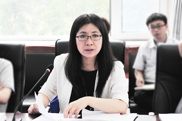 专家组组长吴群红教授主持专家论证会