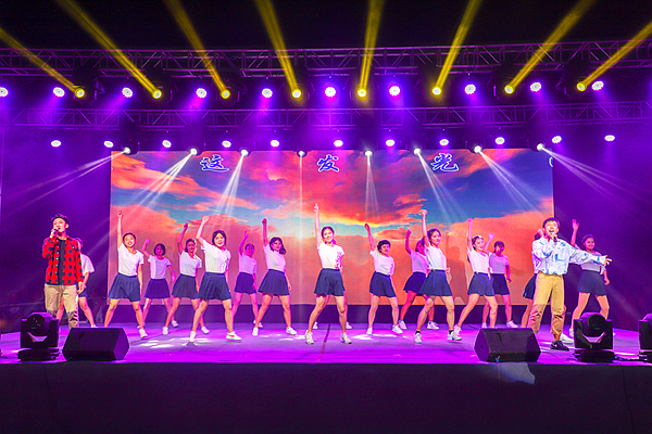 舞蹈《潍医欢迎你》