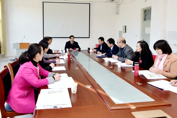 第五代表团讨论