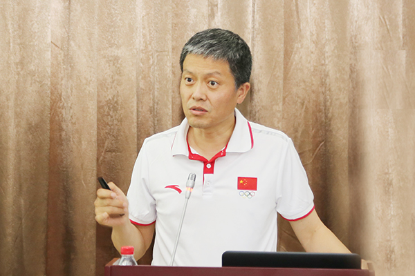 国家体育总局体育科学研究所郭建军作“新医改与健康中国”、“体医融合与健康中国”主旨演讲