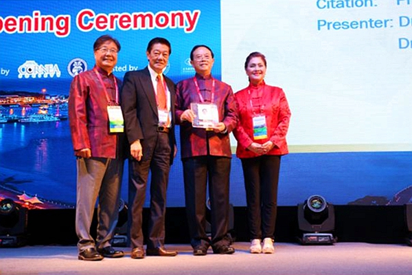 谢立信院士被授予亚洲角膜基金会（ACF）学术成就奖