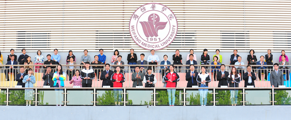 学生女子组团体总分前八名颁奖仪式