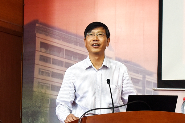 郑葵阳教授作报告