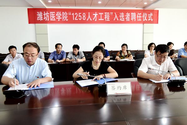 副校长刘军与入选人员代表及院（系）签署协议