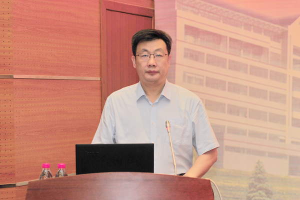 副院长刘军主持会议