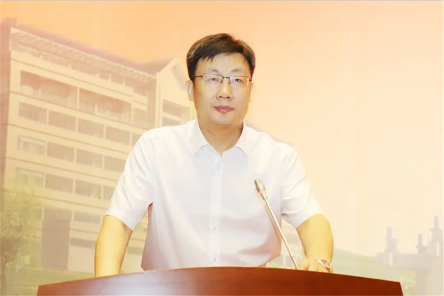 刘军主持会议