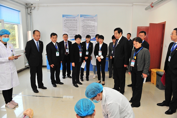 专家组现场观摩教学活动
