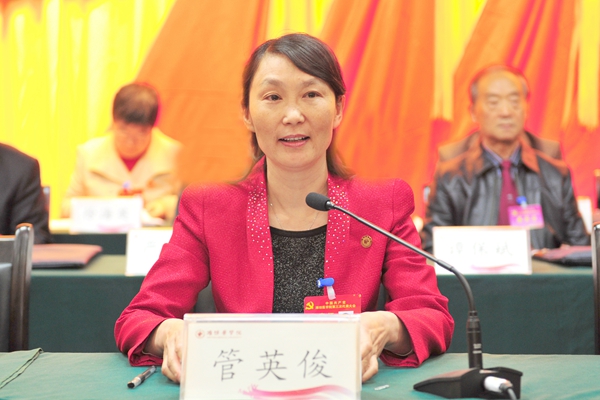 校党委副书记、校长管英俊支持大会