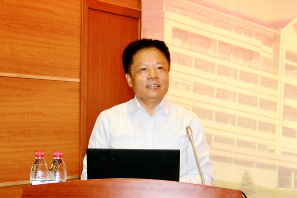 孟庆跃教授作报告