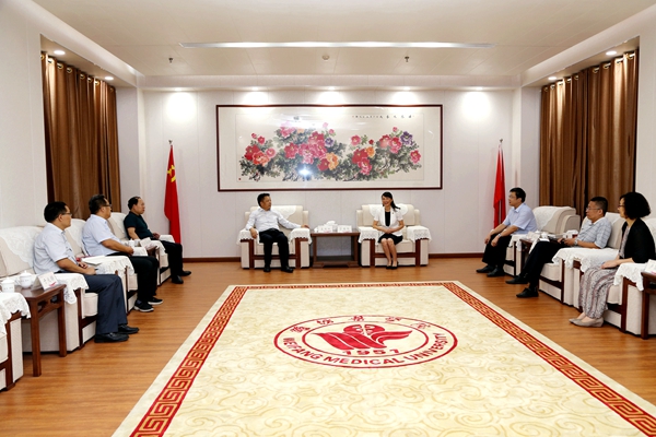 校领导与孟庆跃教授、杨其峰教授会前座谈