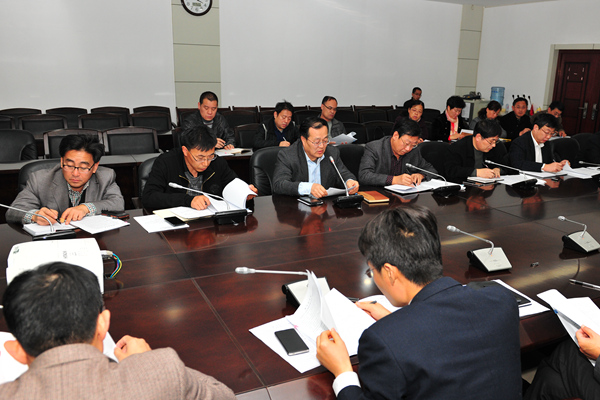 与会人员参与讨论