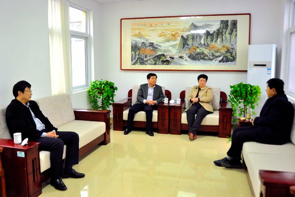 校领导听取附属医院负责同志汇报工作