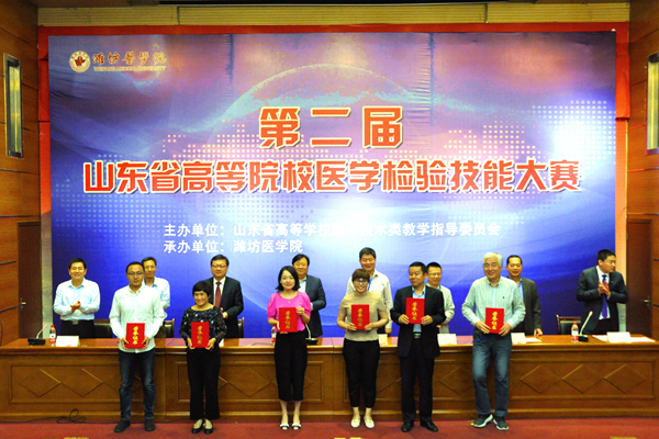 优秀指导教师代表领奖