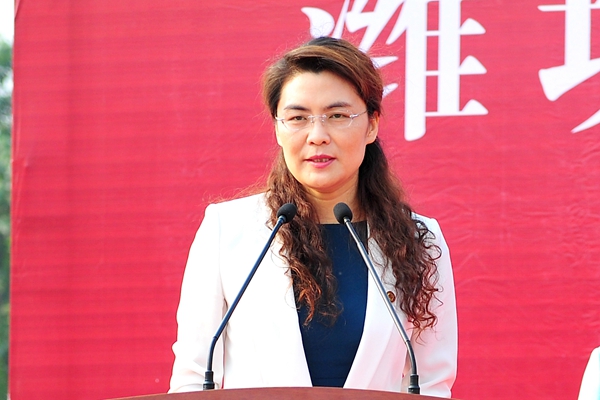 教师代表刘国艳发言