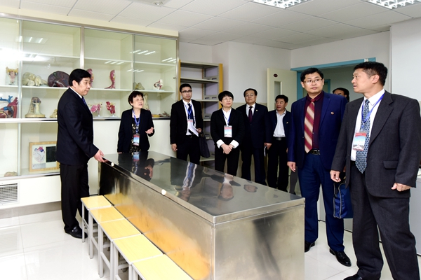 专家走访教研室（实验室）