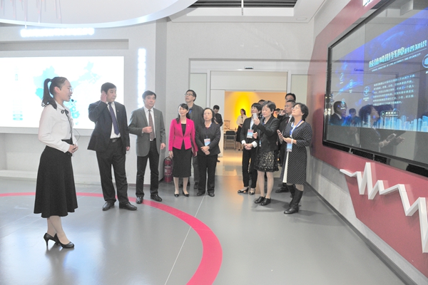 专家组走访中国肢体畸形残障医学展览馆