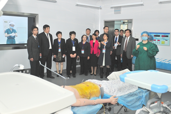 专家组走访医学技能培训中心