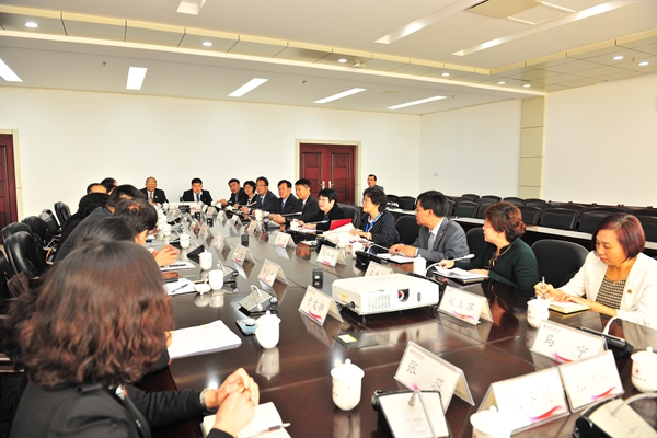 专家组与教学指导委员会及教育教学质量督导评估专家委员专家座谈