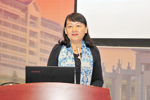 李春鸣教授作专题报告