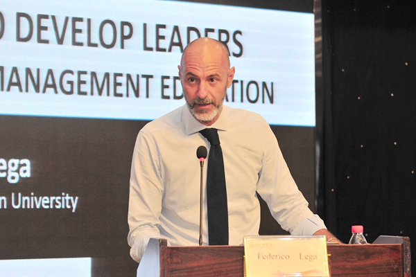 欧洲卫生管理学会主席Federico Lega作报告